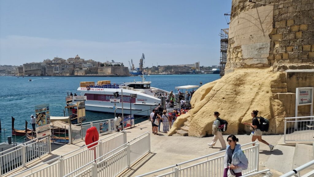 A Valletta Három város komp kikötője Vallettában